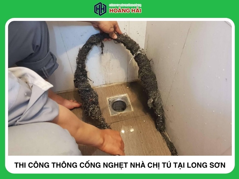 thi công thông cống nghẹt nhà chị tú tại Long Sơn