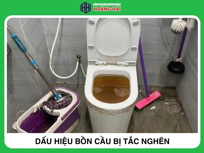 dấu hiệu bồn cầu bị tắc nghẽn cần xử lý ngay
